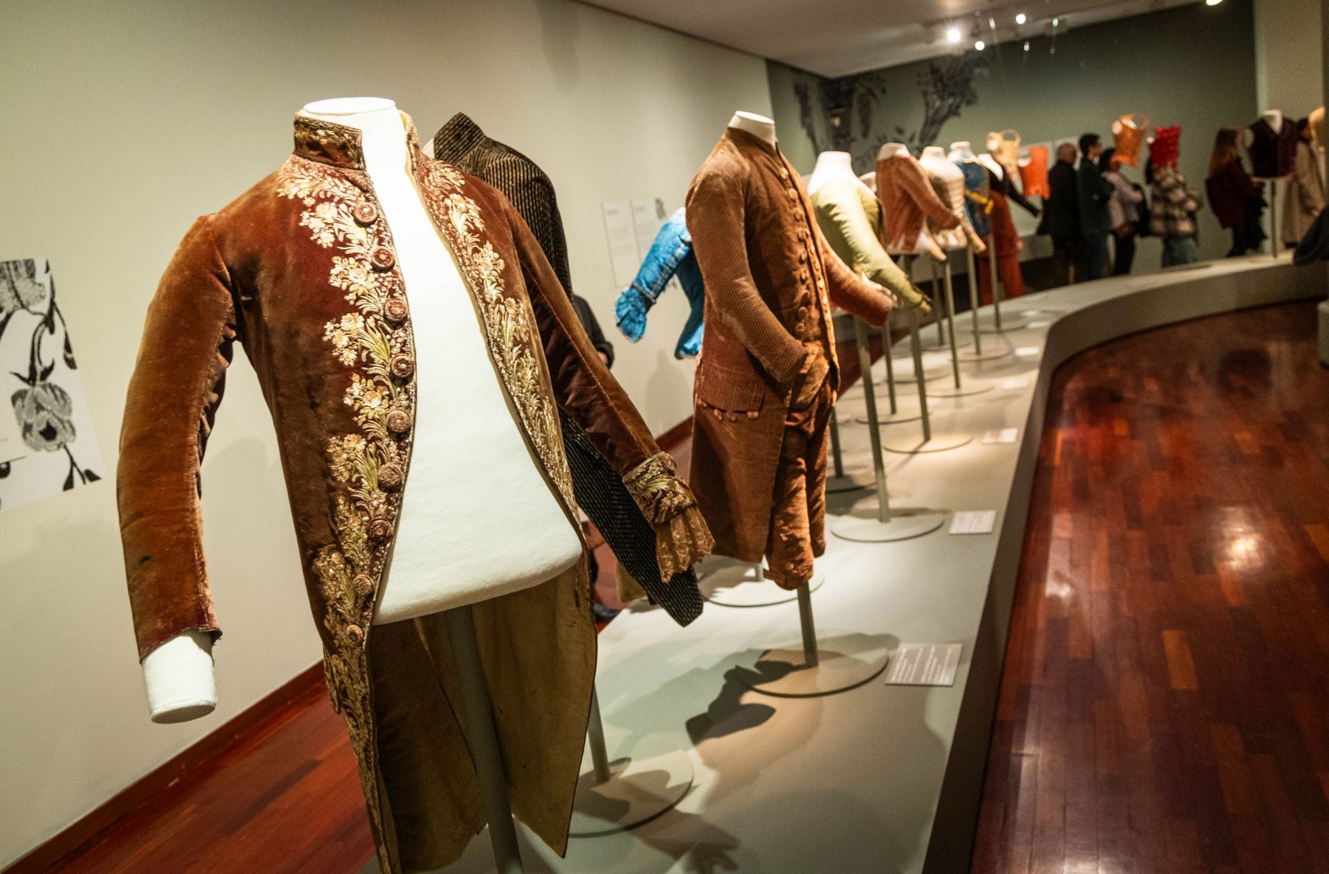 La espectacular colección de trajes de una ilustre familia valenciana