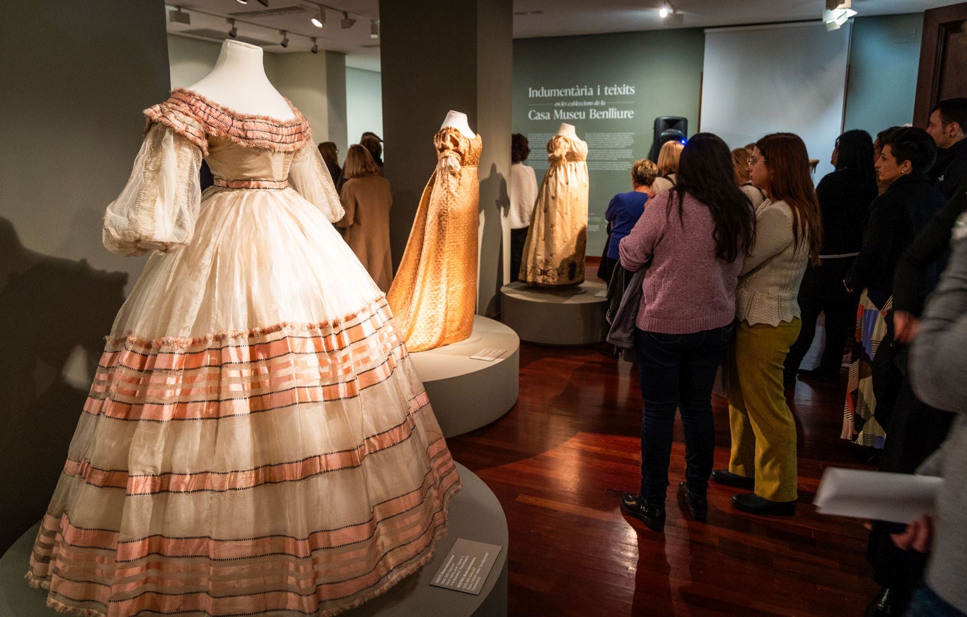 La espectacular colección de trajes de una ilustre familia valenciana