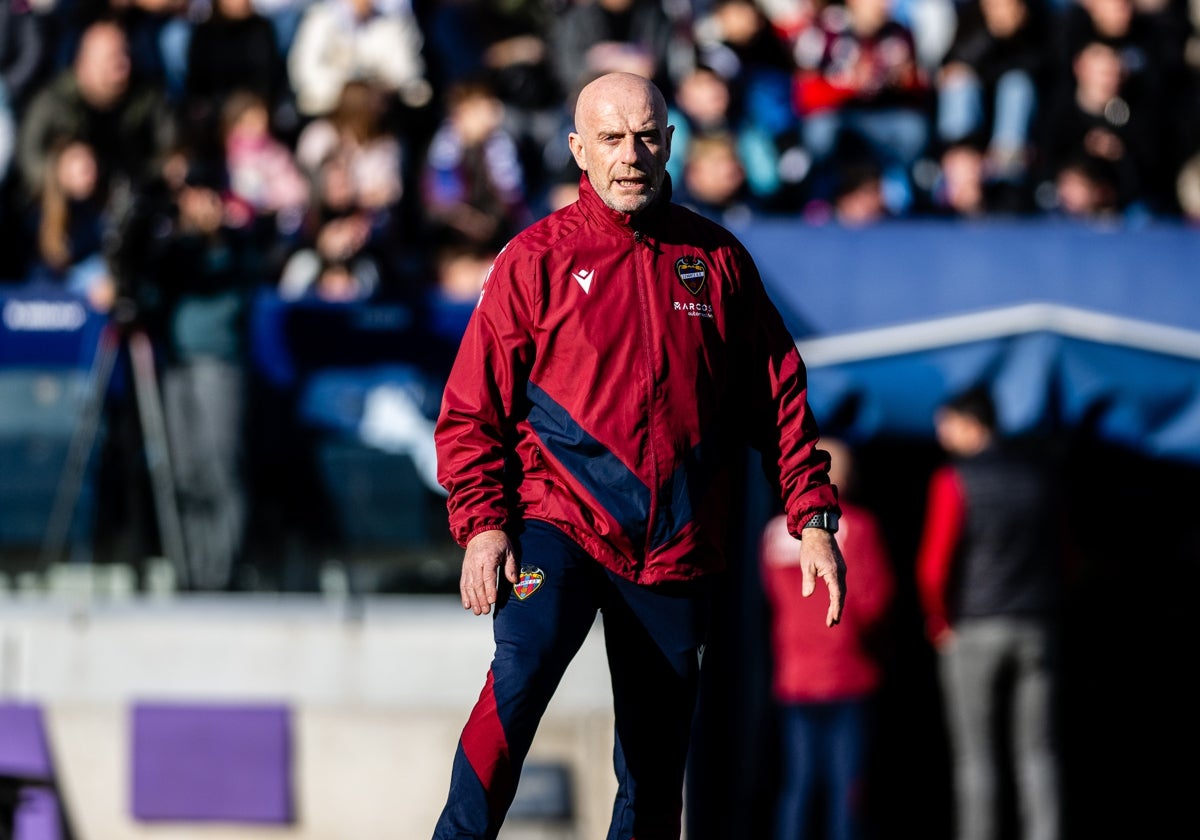 Julián Calero, durante un entrenamiento del Levante.