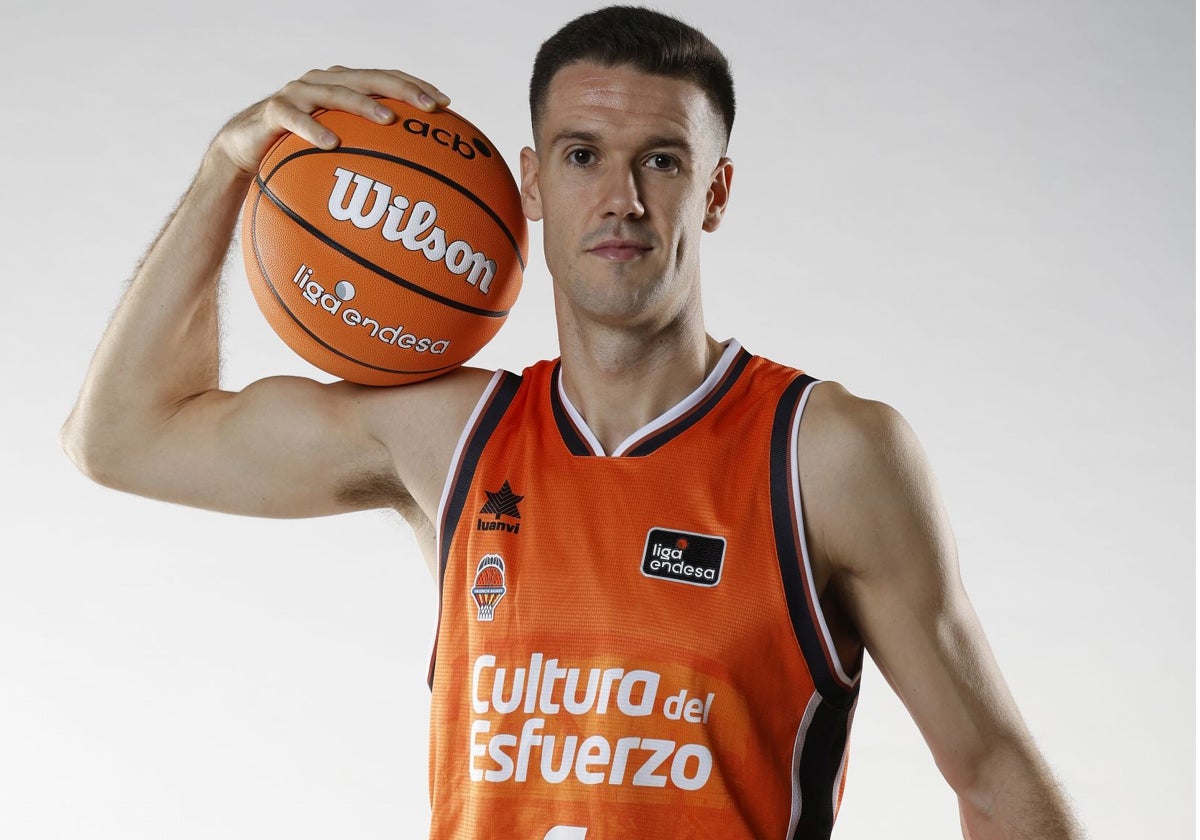 Xabier López-Arostegui posa en la sesión oficial de la ACB de esta temporada.