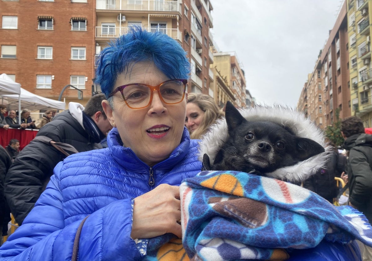 Imagen principal - Un Sant Antoni dedicado a los perros rescatadores de la dana