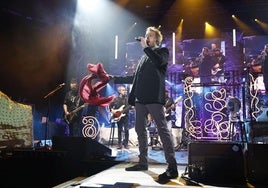 Manolo García, durante su concierto benéfico de este sábado en Valencia.