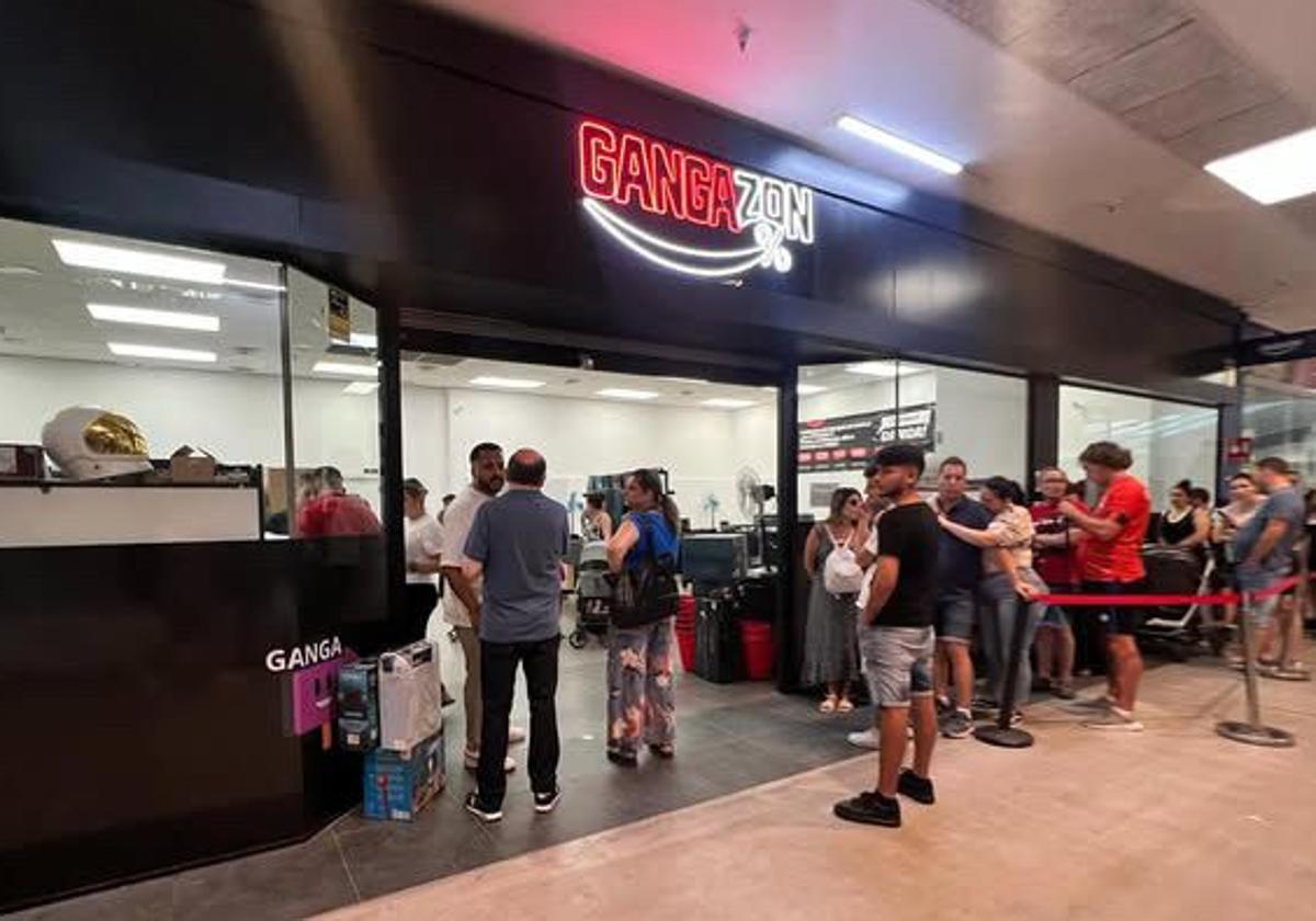 Outlet de Gangazon en el centro comercial Gran Turia de Valencia.