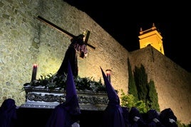 Una de las procesiones que se celebra en la Semana Santa calpina.