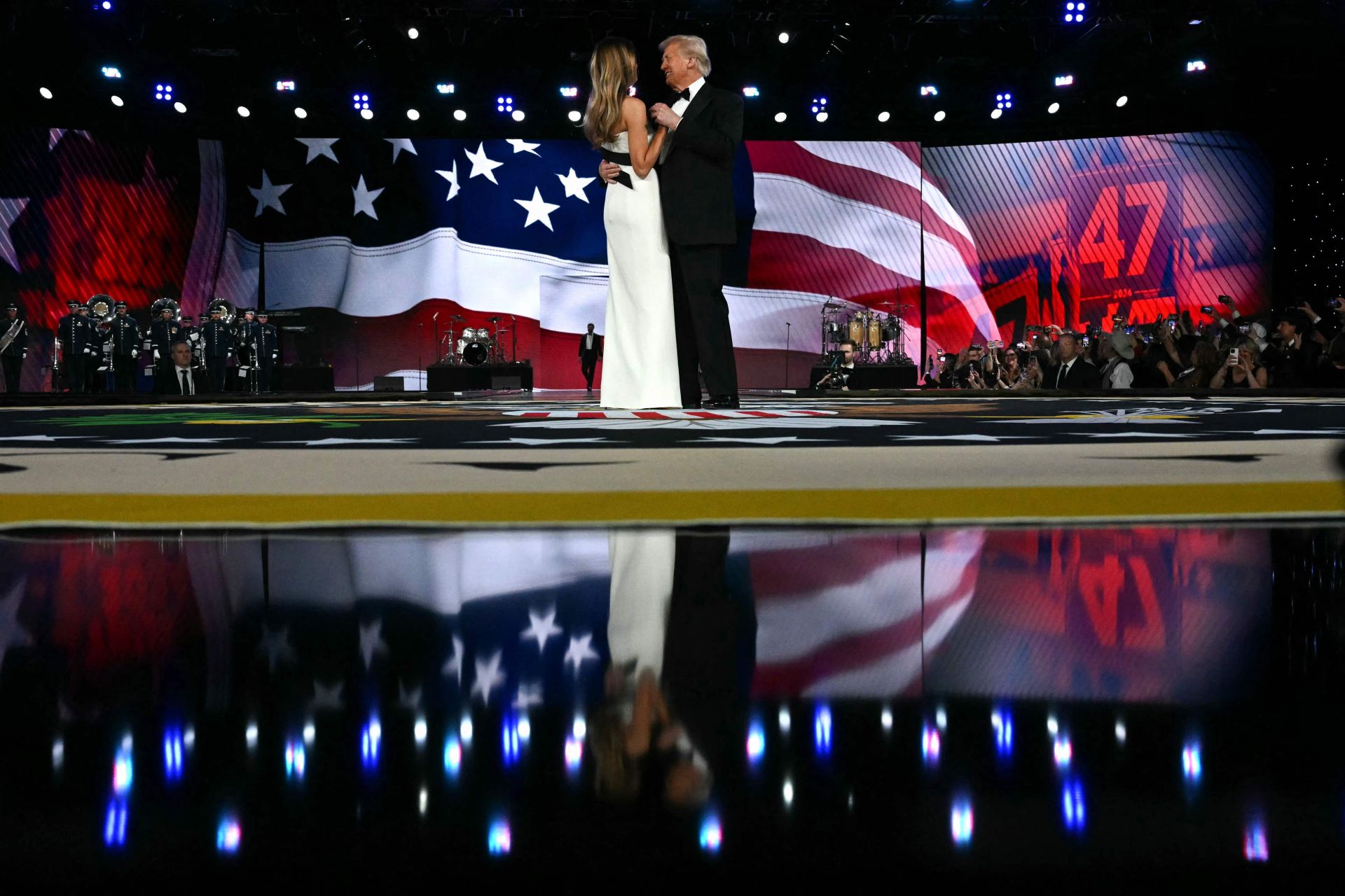 Los impecables looks de Ivanka y Melania Trump en el baile del Comandante en Jefe