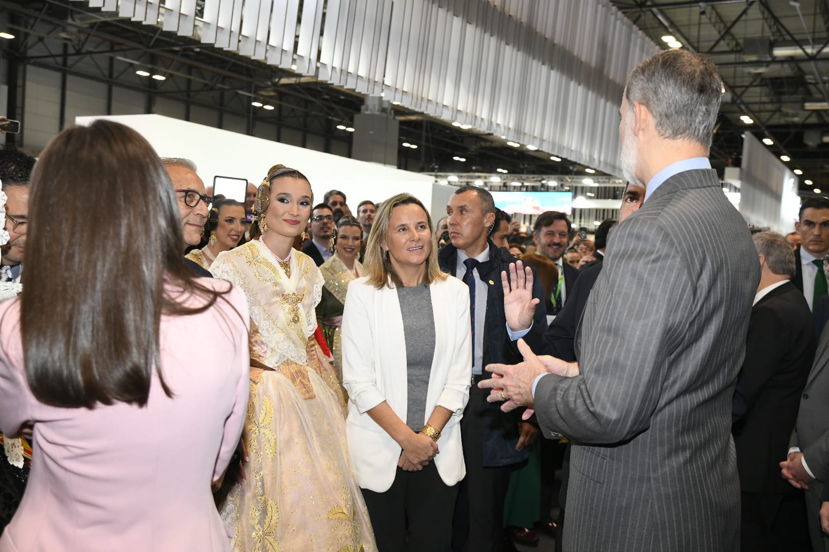 Fotos: los Reyes visitan el stand de la Comunitat Valenciana en Fitur