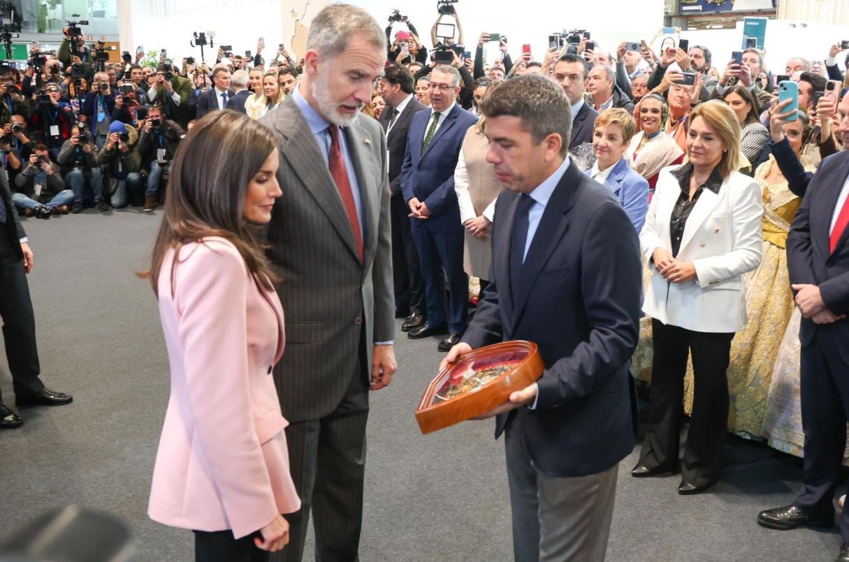 Fotos: los Reyes visitan el stand de la Comunitat Valenciana en Fitur