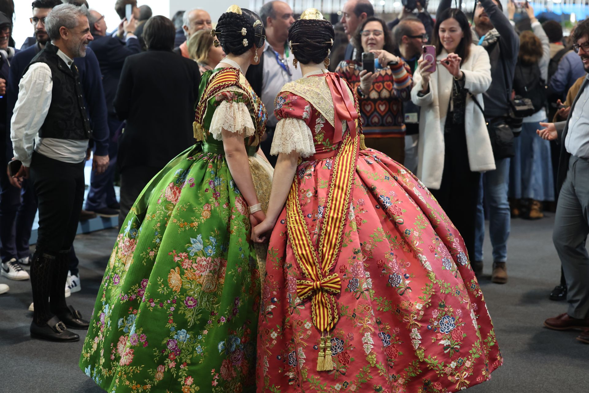 Fotos: los Reyes visitan el stand de la Comunitat Valenciana en Fitur