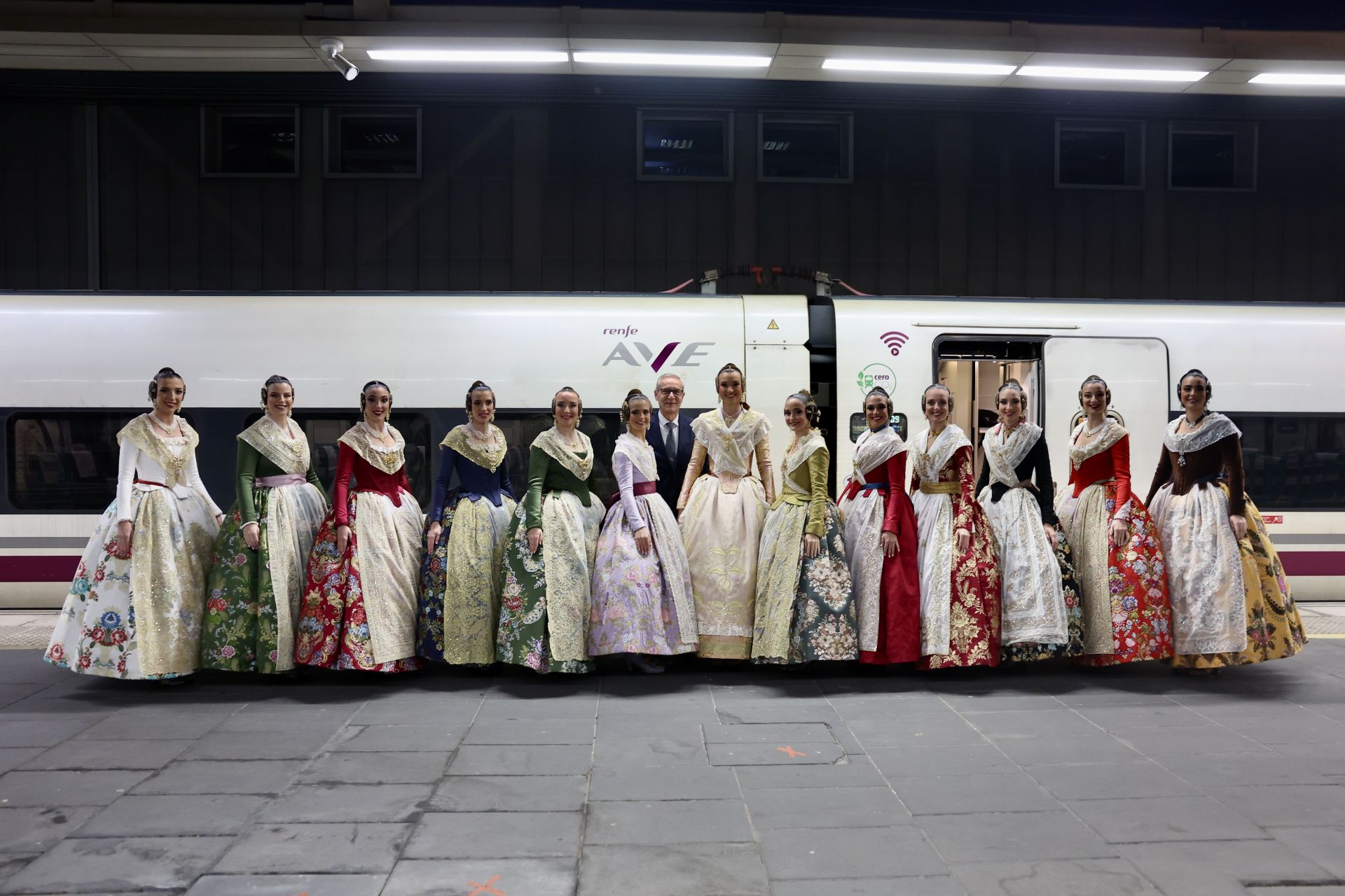 Fotos: los Reyes visitan el stand de la Comunitat Valenciana en Fitur