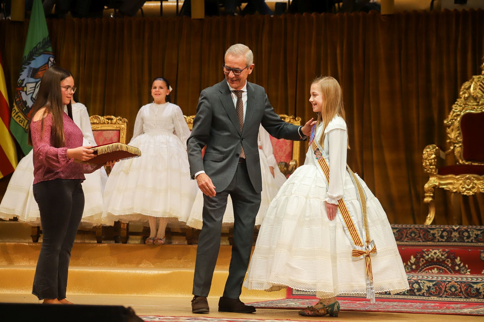 Ensayo de la exaltación de la fallera mayor infantil de Valencia