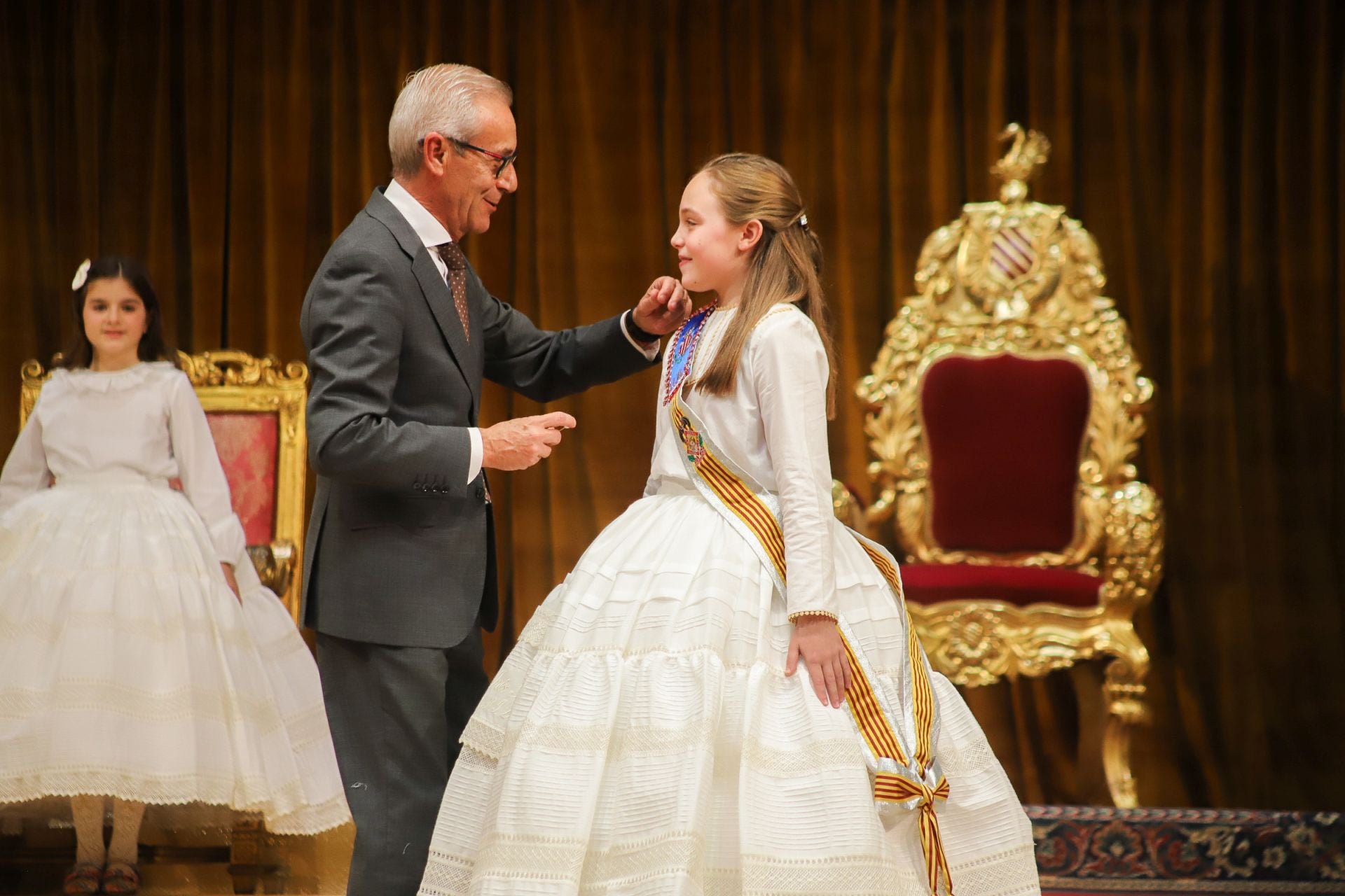 Ensayo de la exaltación de la fallera mayor infantil de Valencia