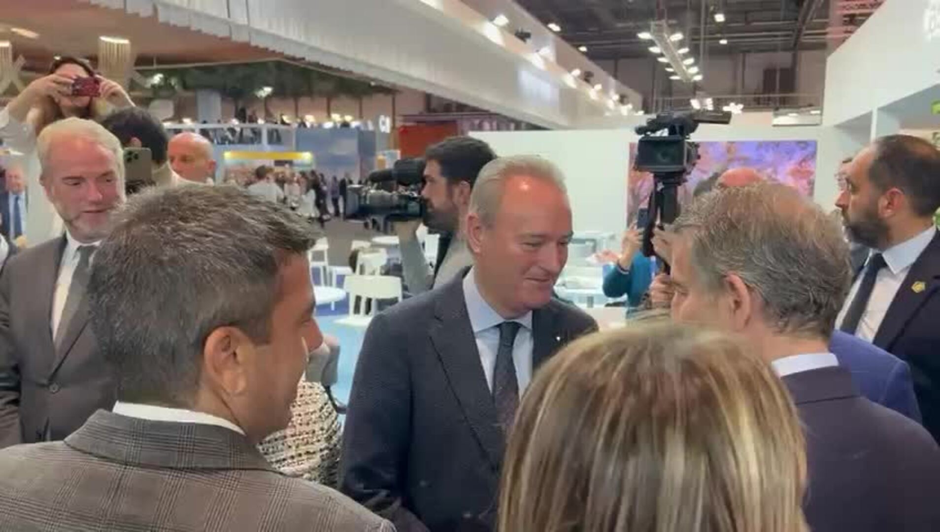 Feijóo visita por sorpresa el estand de la Comunitat Valenciana en Fitur
