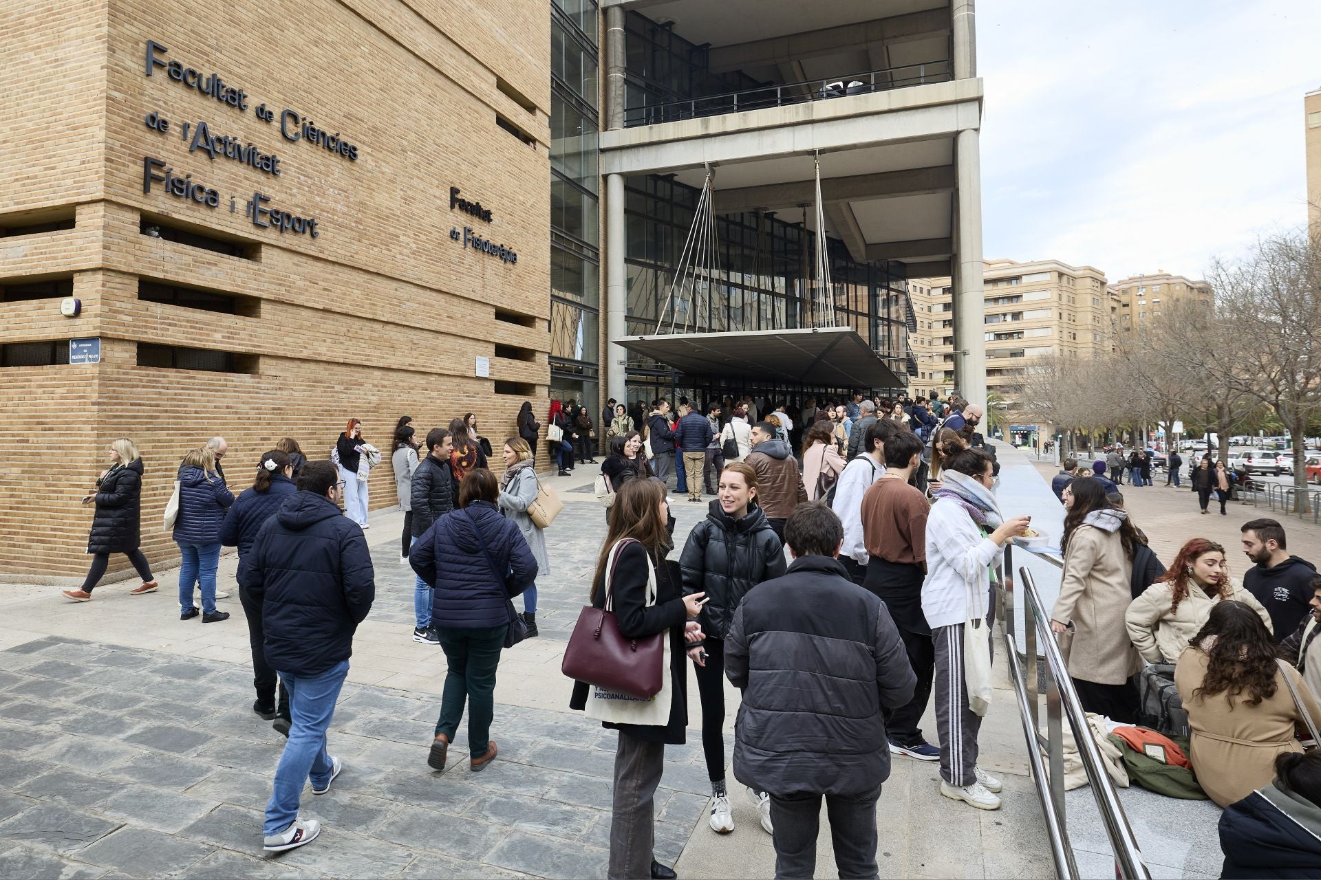 El examen de su vida: Casi 4.000 personas se presentan al MIR en la Comunitat