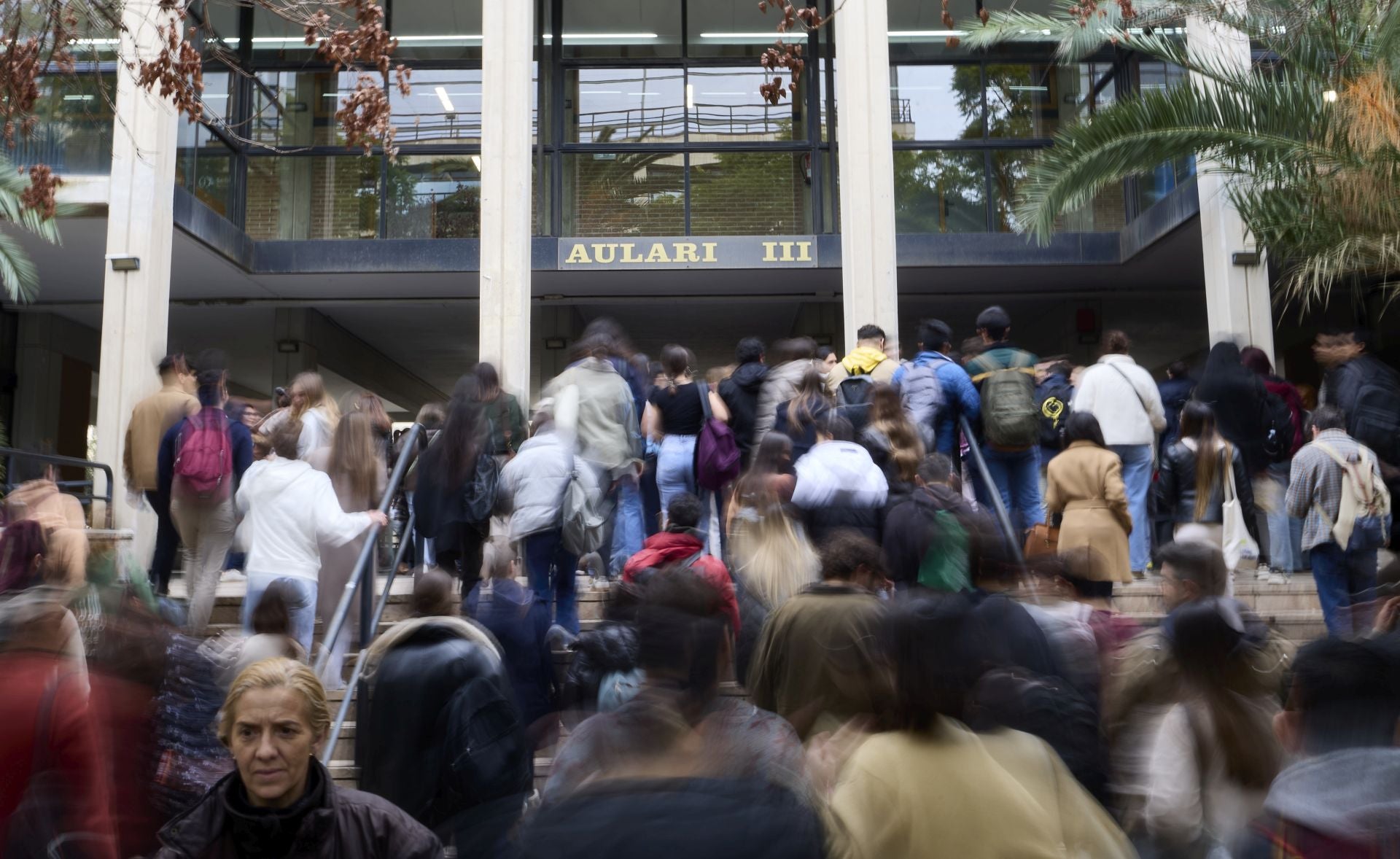 El examen de su vida: Casi 4.000 personas se presentan al MIR en la Comunitat