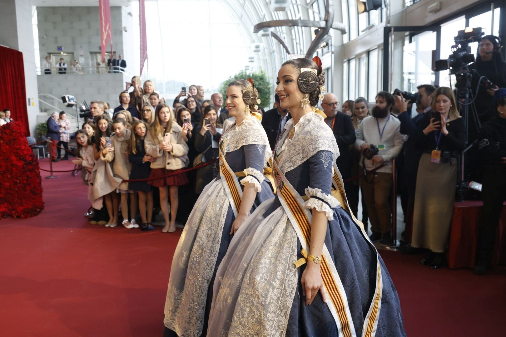 La exaltación de la fallera mayor infantil de Valencia, Lucía García, en imágenes