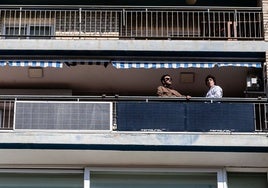 Placas solares autoinstalables en balcones de la Avenida Blasco Ibáñez.