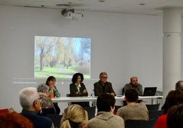 La alcaldesa, Cristina Mora, y los expertos, en la jornada sobre el Parque Natural del Turia.