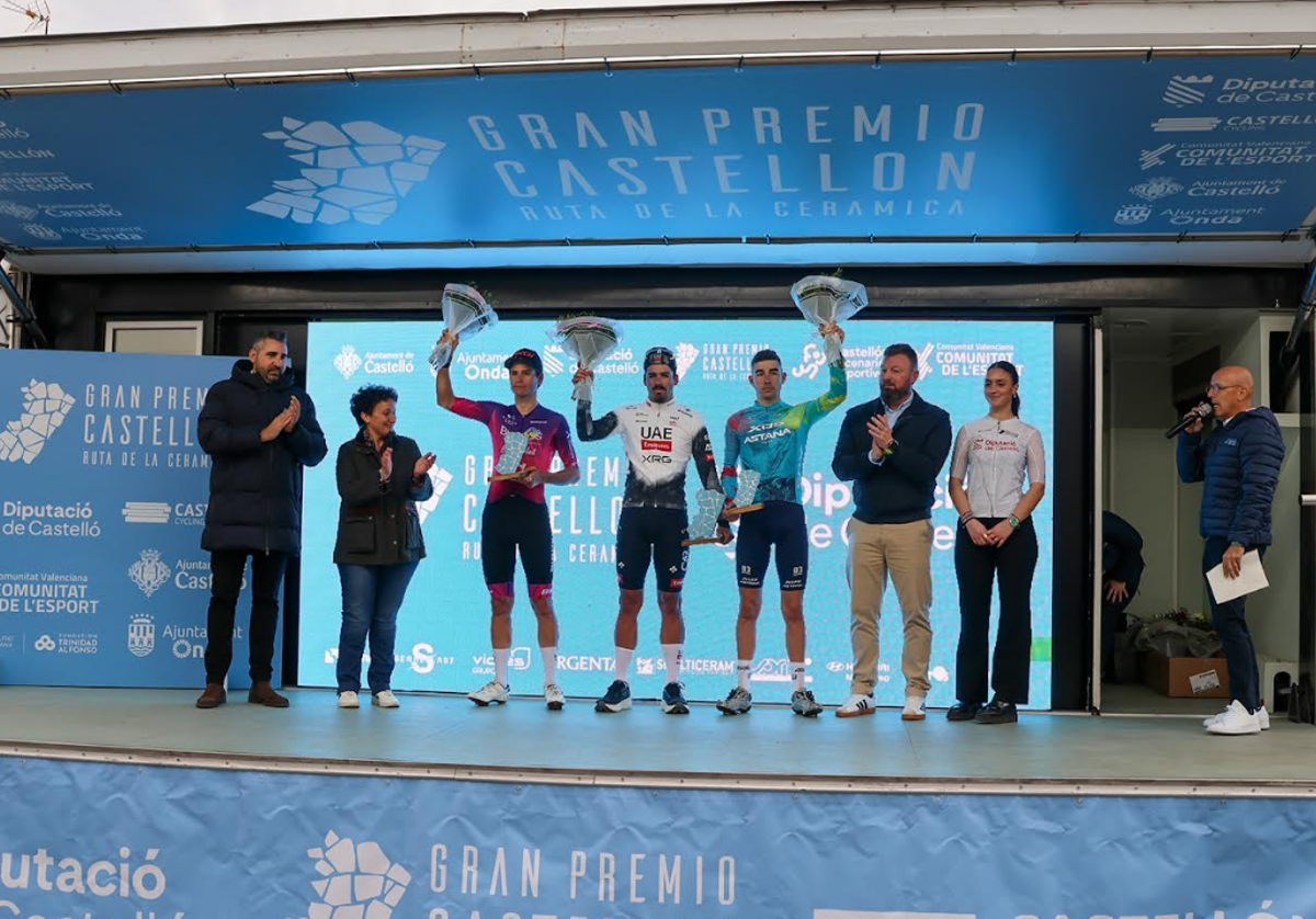 Miles de aficionados al ciclismo se citan en Onda para disfrutar de la prueba internacional GP Ruta de la Cerámica