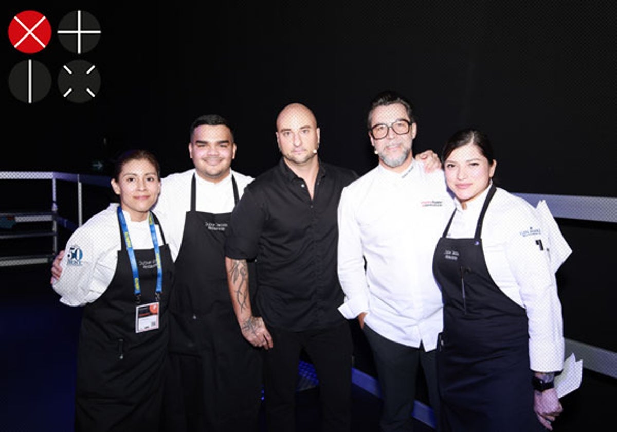 Quique Dacosta con su equipo, este lunes en Madrid Fusión.