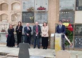 Homenaje a Blasco Ibáñez en el Cementerio General de Valencia.