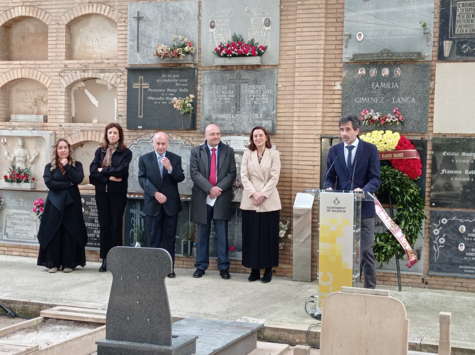 Homenaje a Blasco Ibáñez en el Cementerio General de Valencia.