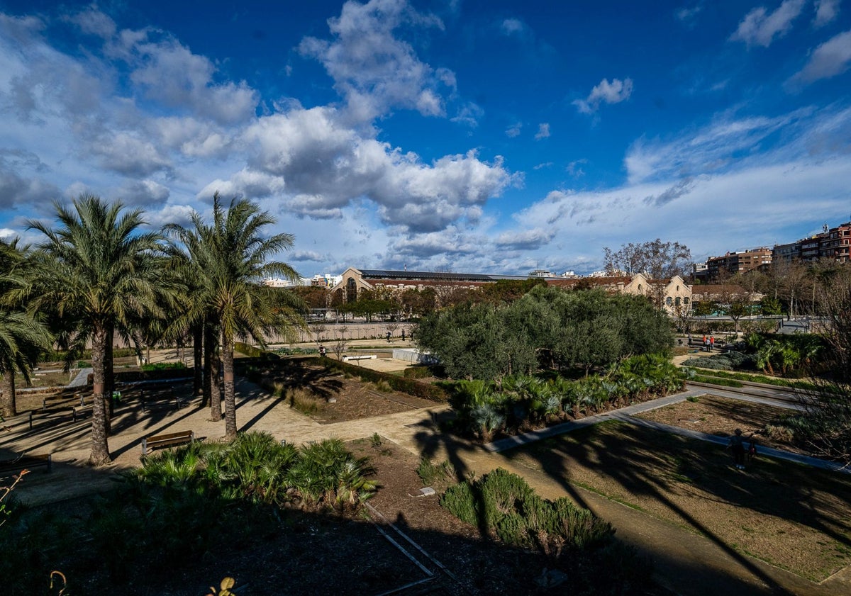 Imagen principal - Edificios del Parque Central de Valencia.