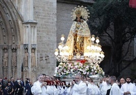 Procesión de la Virgen de los Desamparados en Valencia.