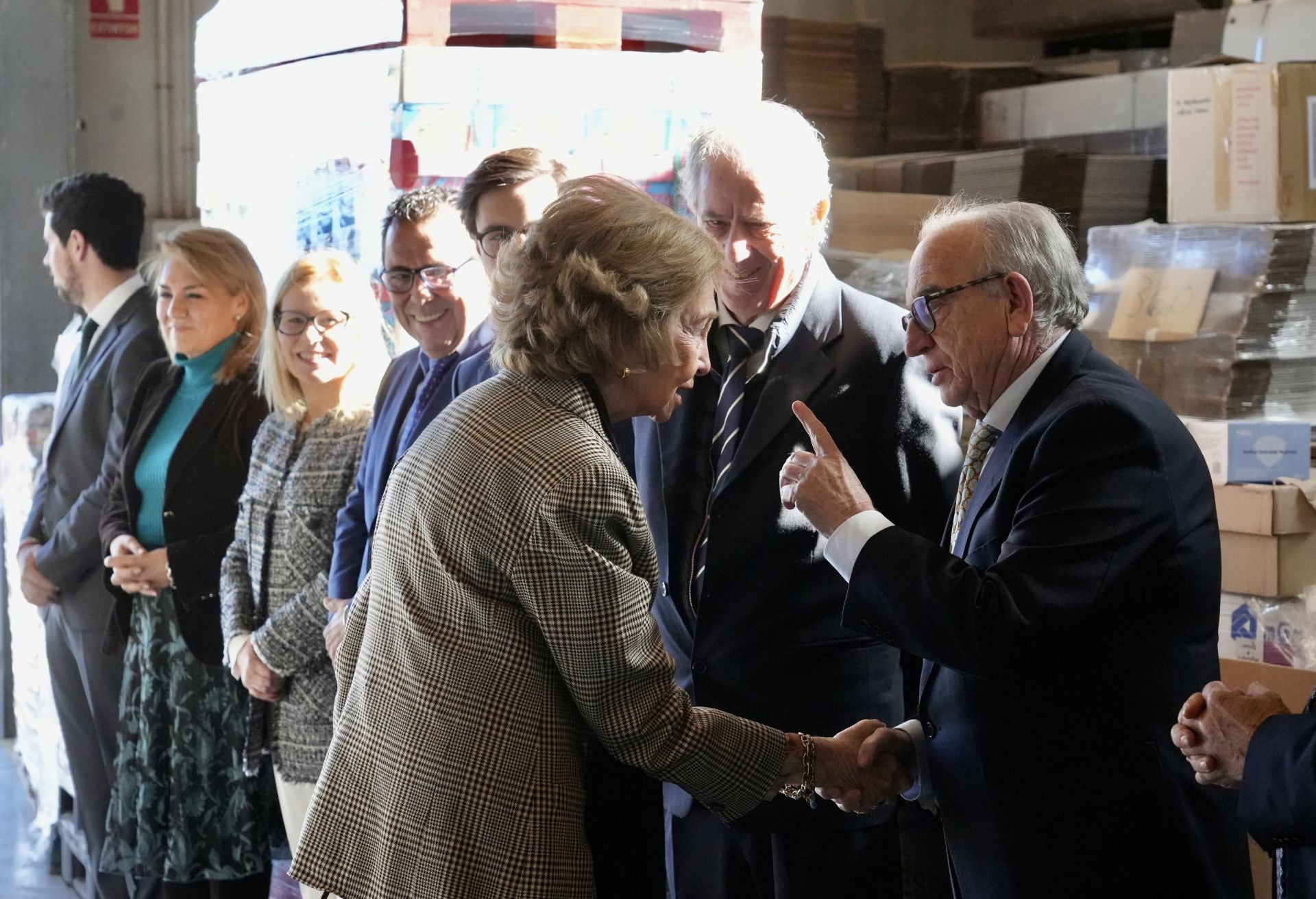 Doña Sofía visita el Banco de Alimentos de Valencia