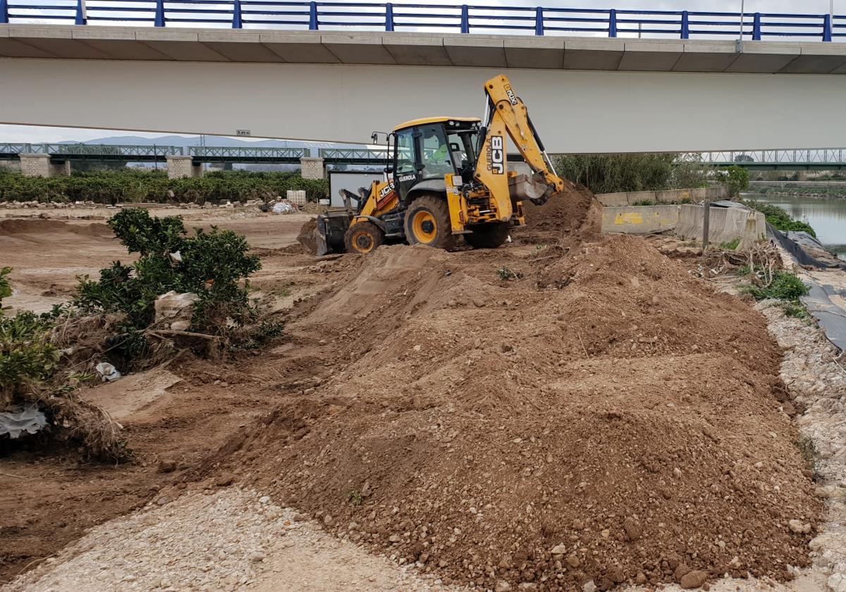 Trabajos junto al Júcar en Sueca.