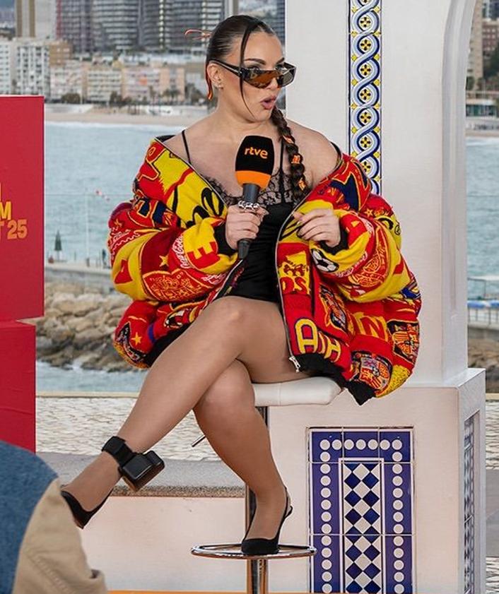 Imagen secundaria 2 - El sorprendente look de Inés Hernand en el Benidorm Fest