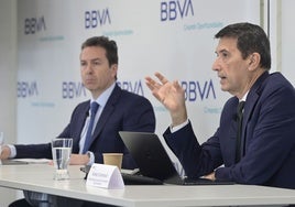 José Manuel Mieres, Director Territorial Este de BBVA y Rafael Domenech, responsable de Analís Económico de BBVA Research al incido de la presentación.