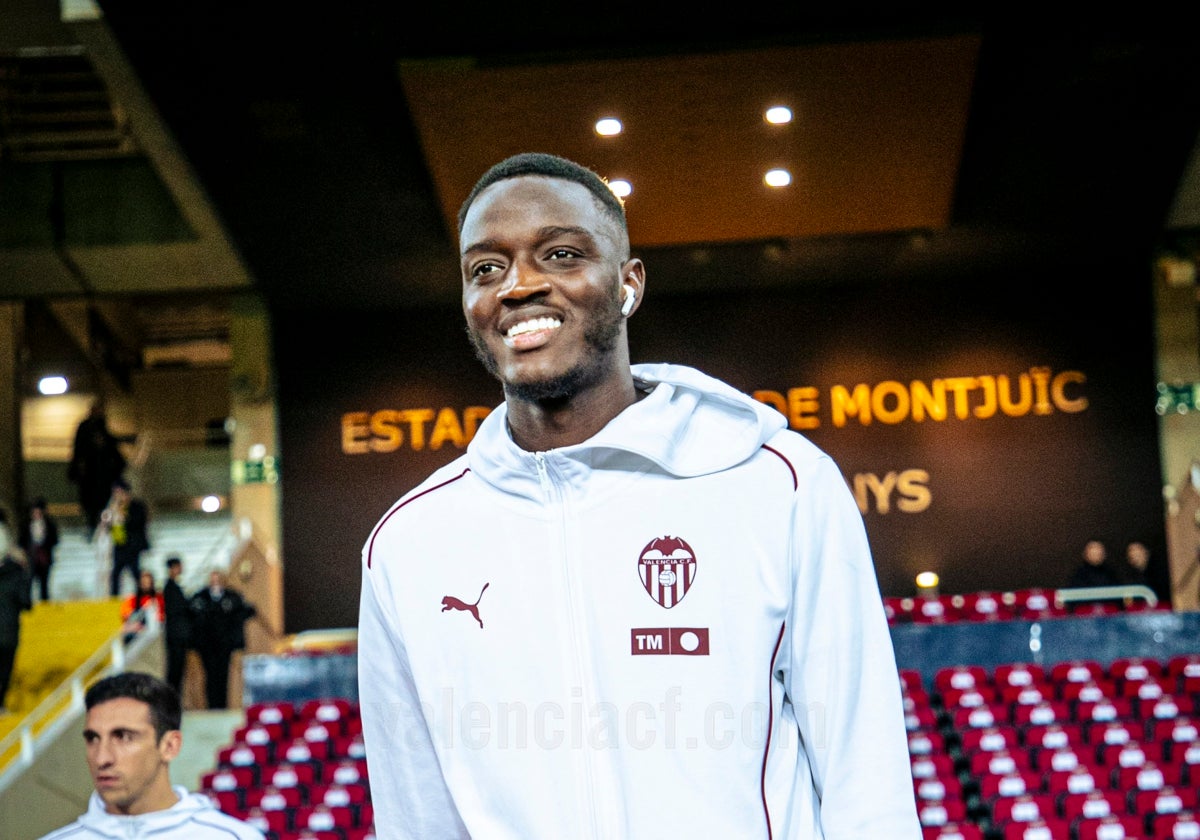 Moucktar Diakhaby sonriente en la previa del partido contra el Barça.