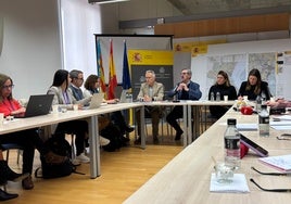 Ángel, en el centro, durante la rueda de prensa de este jueves en la Delegación de Gobierno.