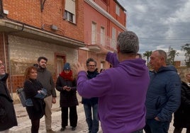 Visita de los representantes de Compromís al Raval.