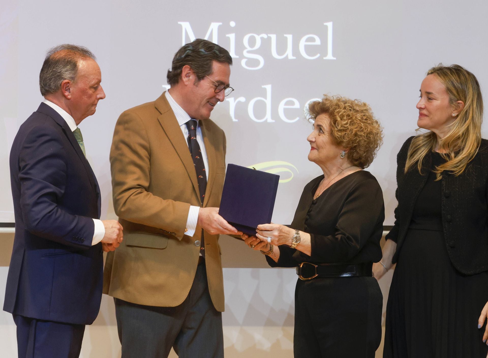 Fotos del homenaje a Miguel Burdeos, el empresario valenciano que falleció por la dana