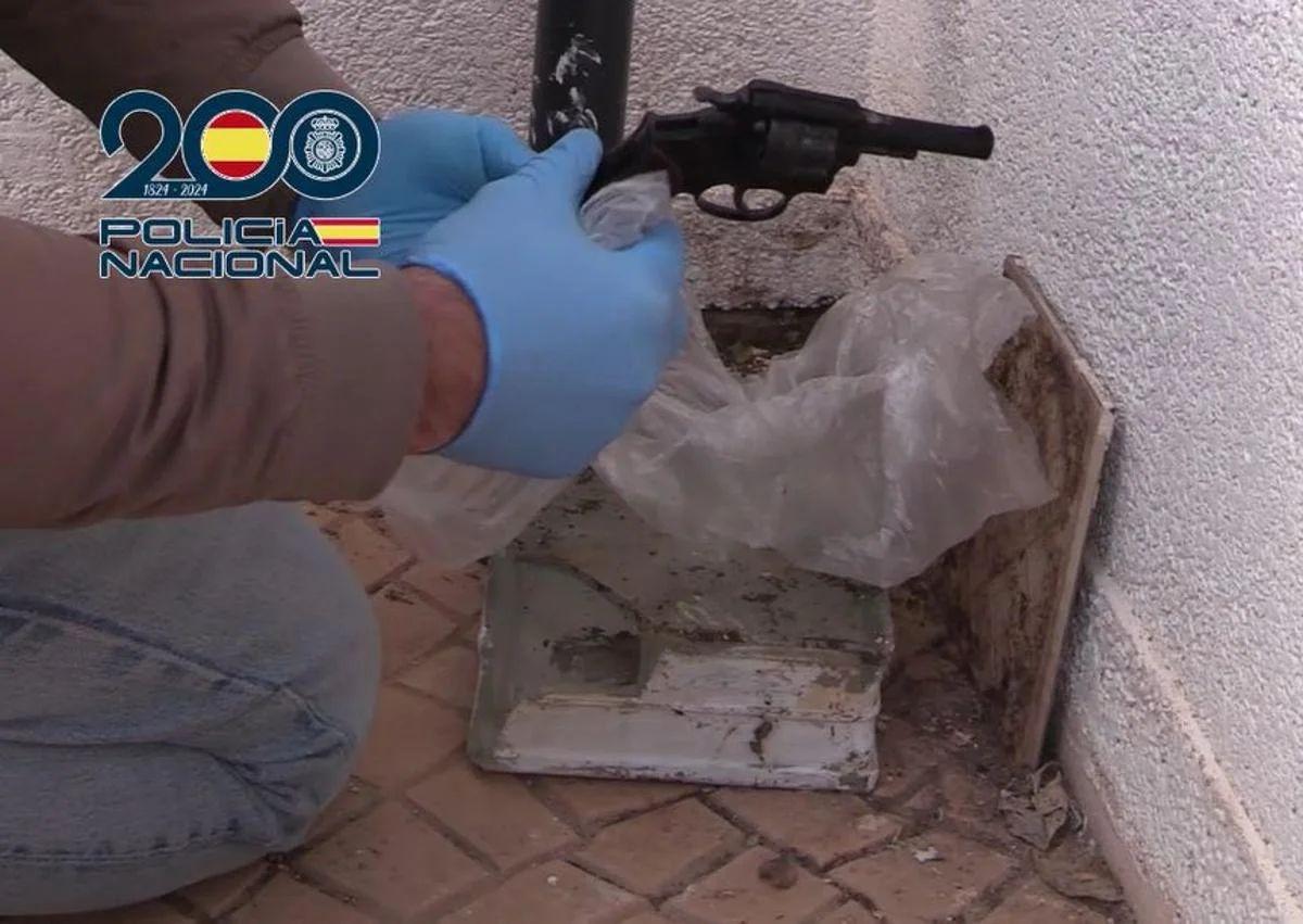 Imagen secundaria 1 - &#039;Breaking Bad&#039; en Orihuela Costa: desmantelan un laboratorio de cocaína rosa en el chalet de un mafioso irlandés