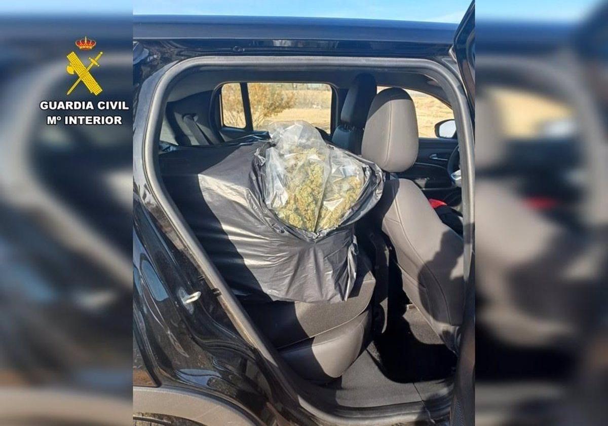 Intervenidos 18 kilos de marihuana.