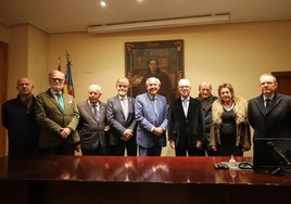 La nueva junta directiva de la Real Academia.