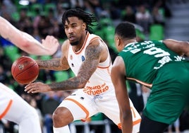 Jones, durante el partido del Valencia Basket en Eslovenia contra el Olimpija.