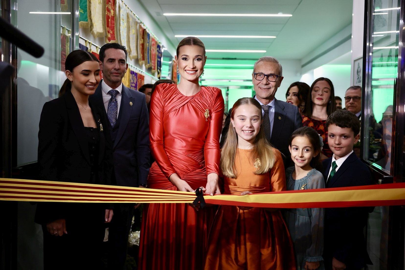 Inauguración de la Exposición solidaria de los espolines de las falleras mayores de Valencia en la falla Convento Jerusalén