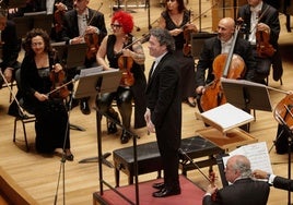 El director Gustavo Dudamel durante el concierto solidario de la Orquesta de Valencia y la Orquesta de la Comunitat Valenciana.