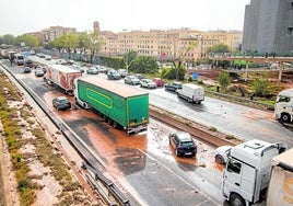 El estado de la V-30, el día después de la dana que asoló buena parte de l'Horta Sud.