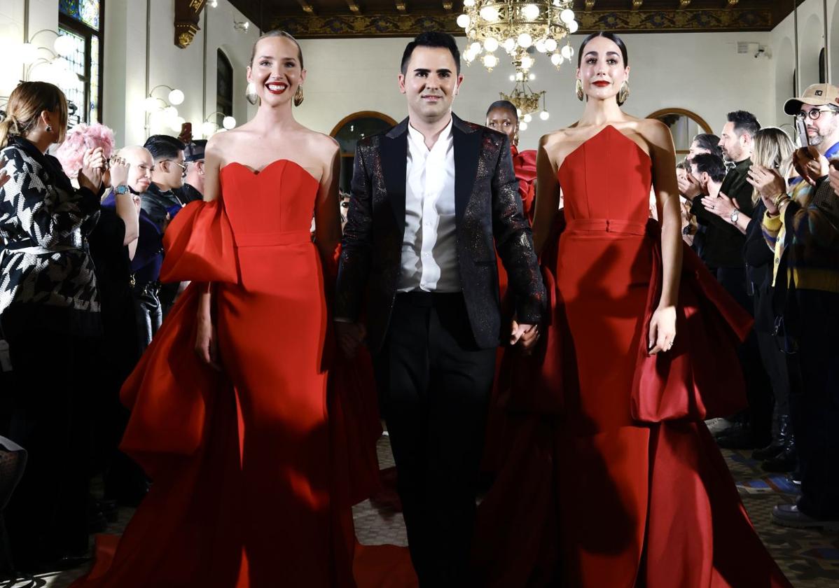 Mario Salafranca, en la culminación de su desfile en el Palacio de la Exposición.