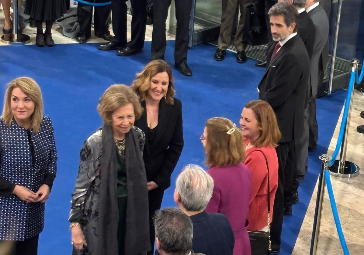 Ovación a la Reina Emérita Sofía antes del concierto de Gustavo Dudamel en Valencia