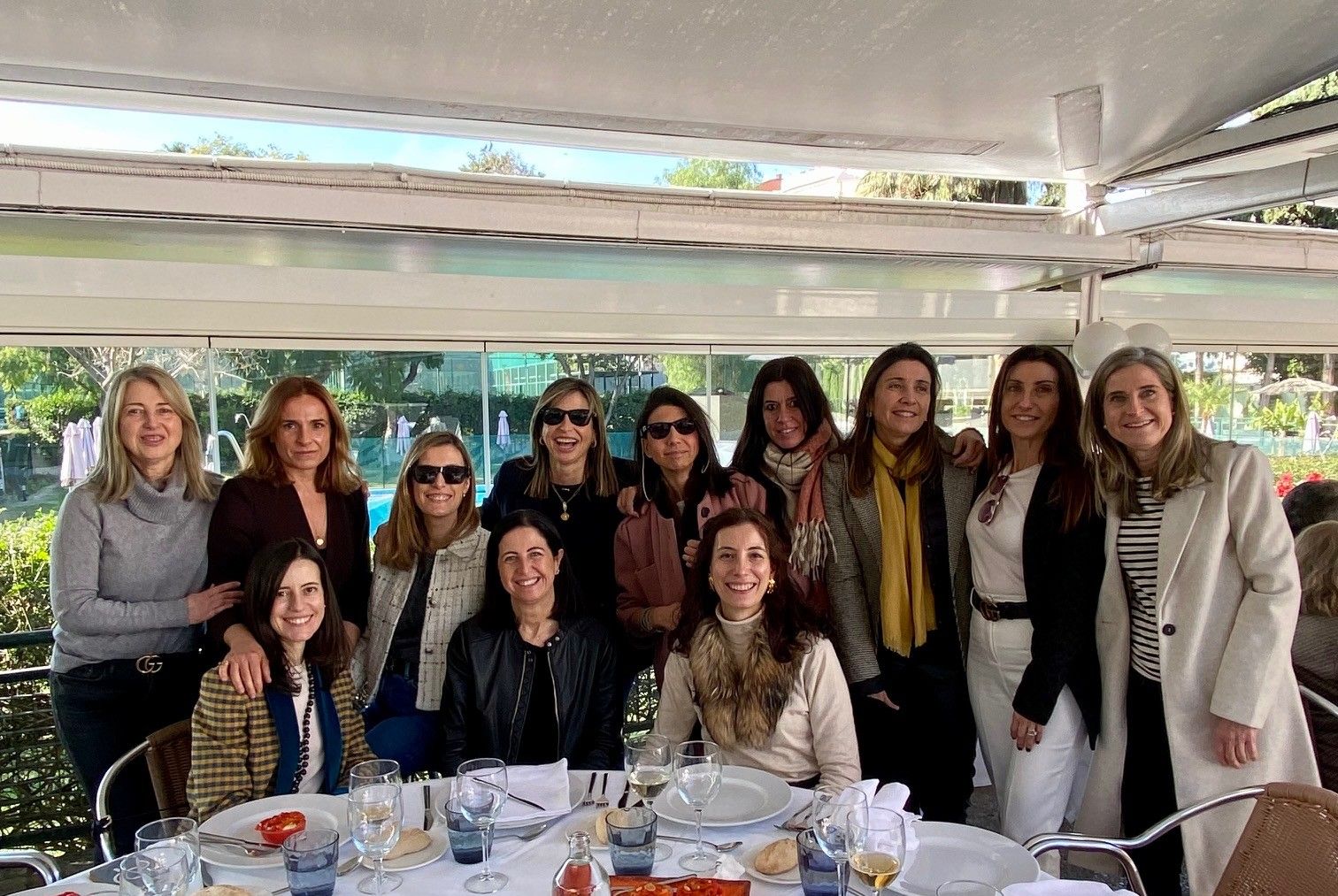 Marta Maset, Alicia Carbonell, Elena Tramoyeres, María Maset, Cristina, Carla, María y Ana Tramoyeres y Carla Maset. Sentadas, Blanca Tramoyeres, Beatriz Maset y Carmen Tramoyeres.