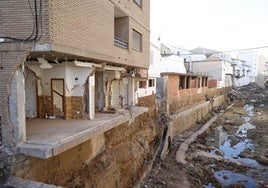 Destrozos en una vivienda de Chiva cercana al cauce del barranco del Poyo.