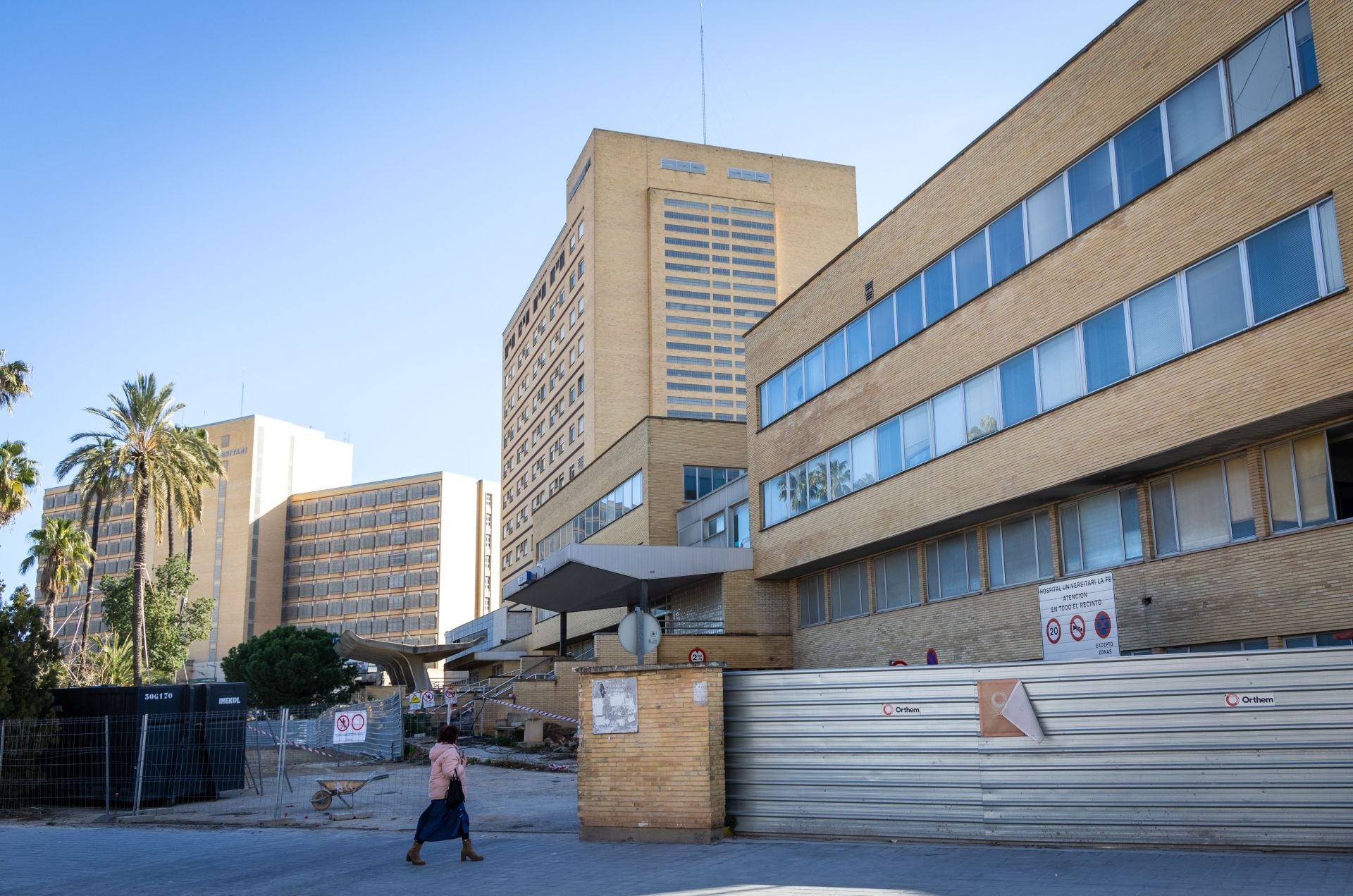 El derribo de la antigua Fe ya se centra en el edificio principal