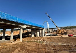 El nuevo puente de la CV-33 sobre el barranco del Poyo estará acabado este verano