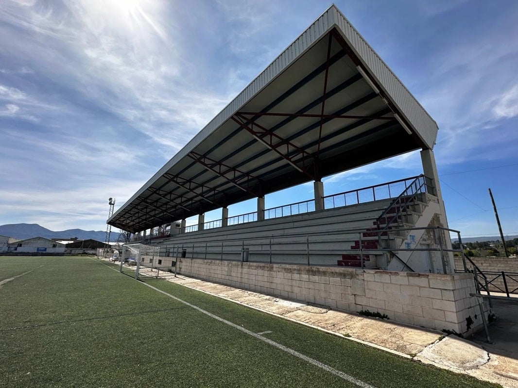 Campo de fútbol Quatre Camins de Canals.