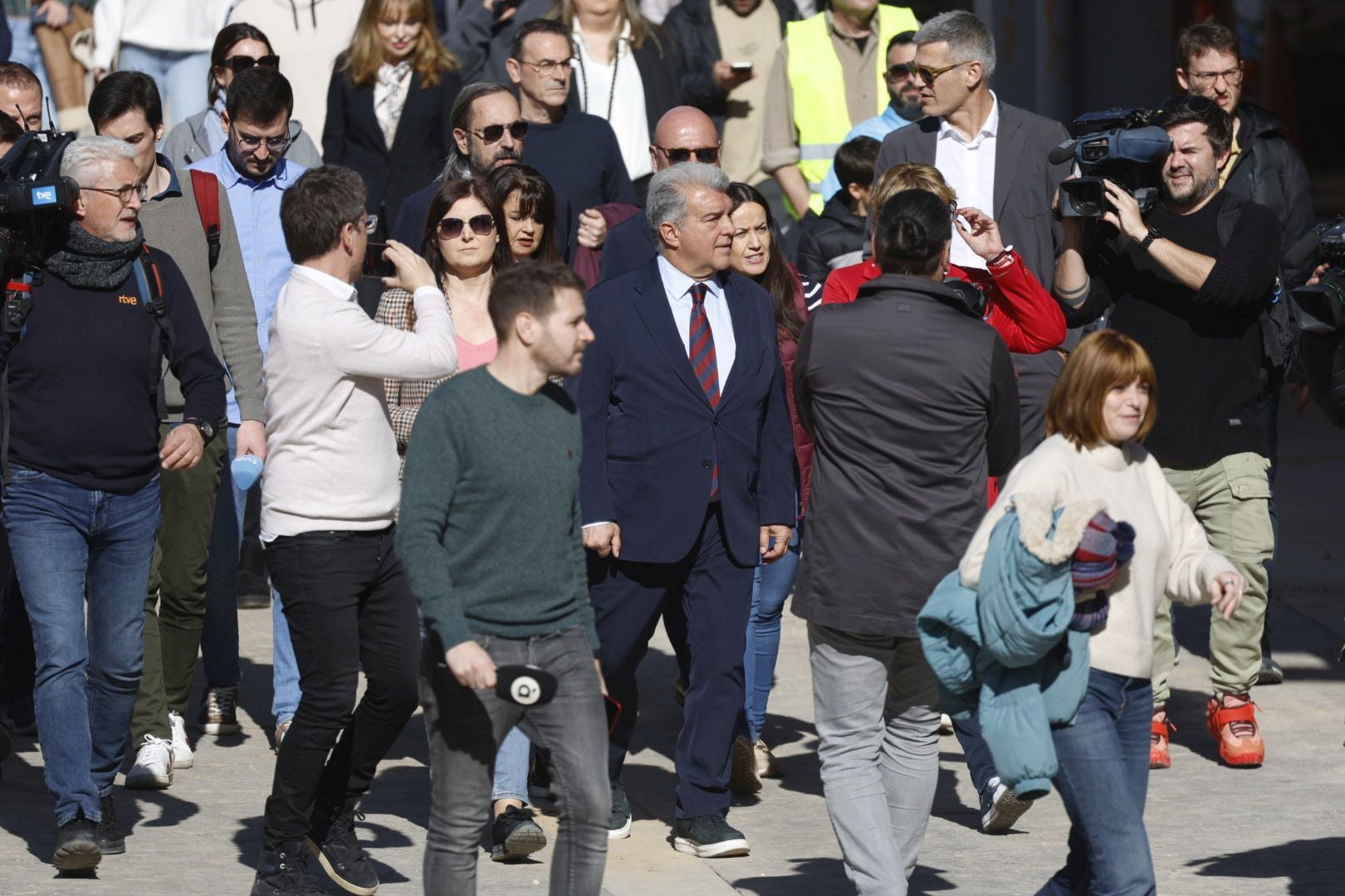 Fotos: Joan Laporta visita la zona cero de la dana en Valencia